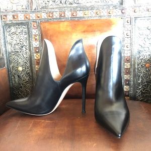 NEW Gianvito Rossi pointed-toe Bootie